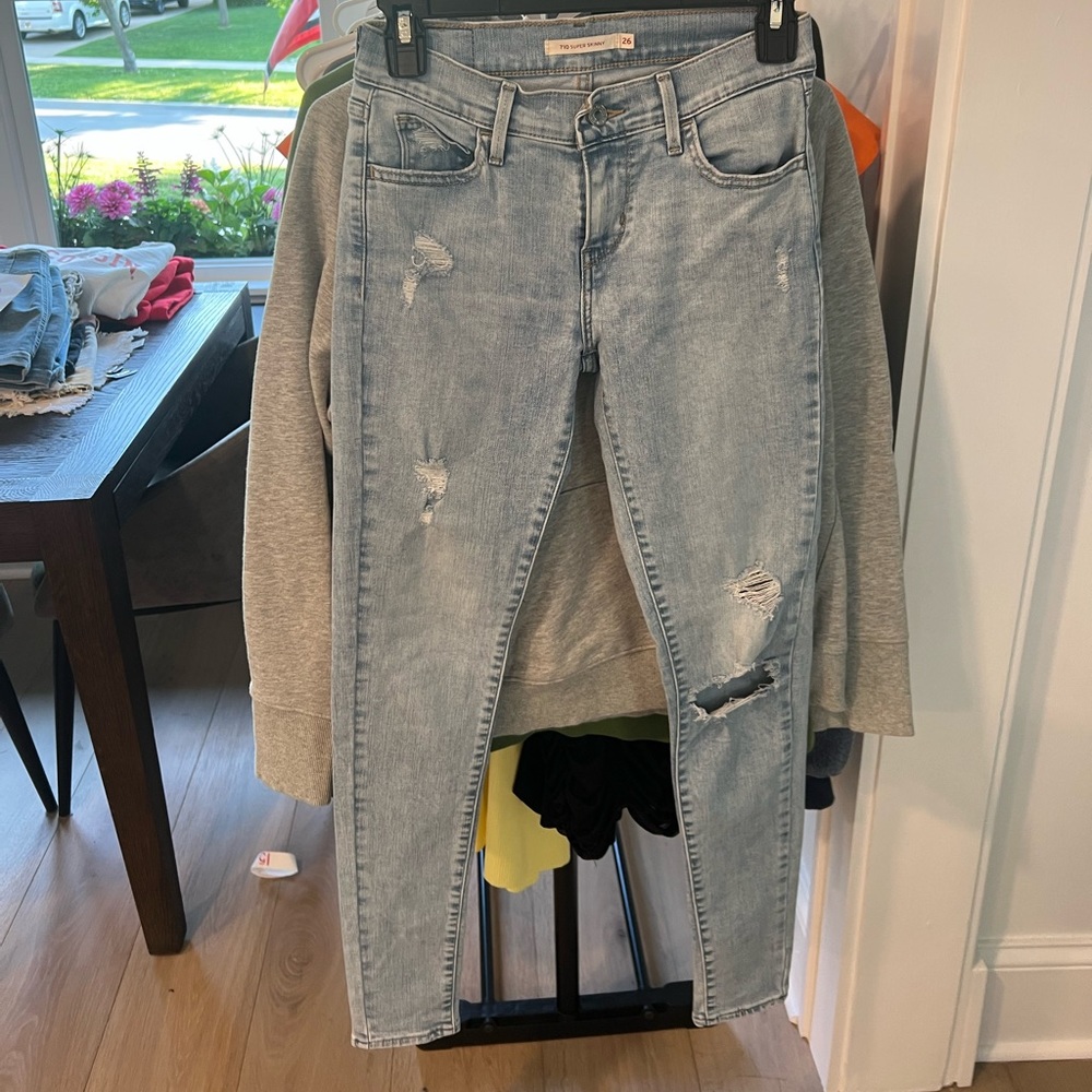 Levi’s 710 super skinny light wash jeans